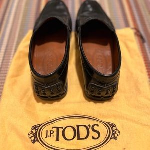 Tod’s Classic Black Women’s Leather Loafer. Size 6.